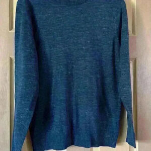 Young men’s pull over Old Navy size small​